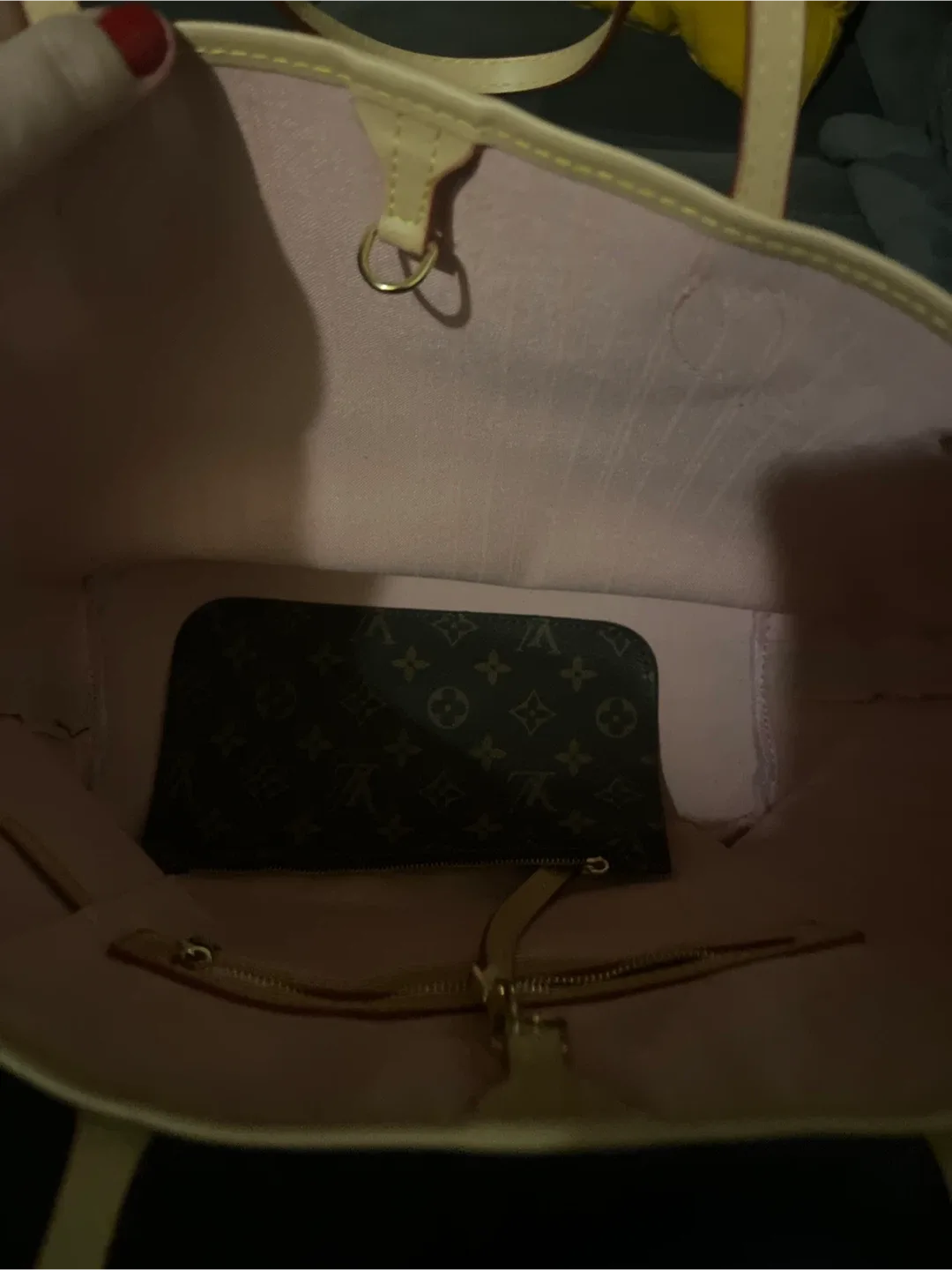 GORGEOUS DESIGNER INSPIRED TOTE & POCHETTE INCLUDED IN PRICE! image indicator(2)