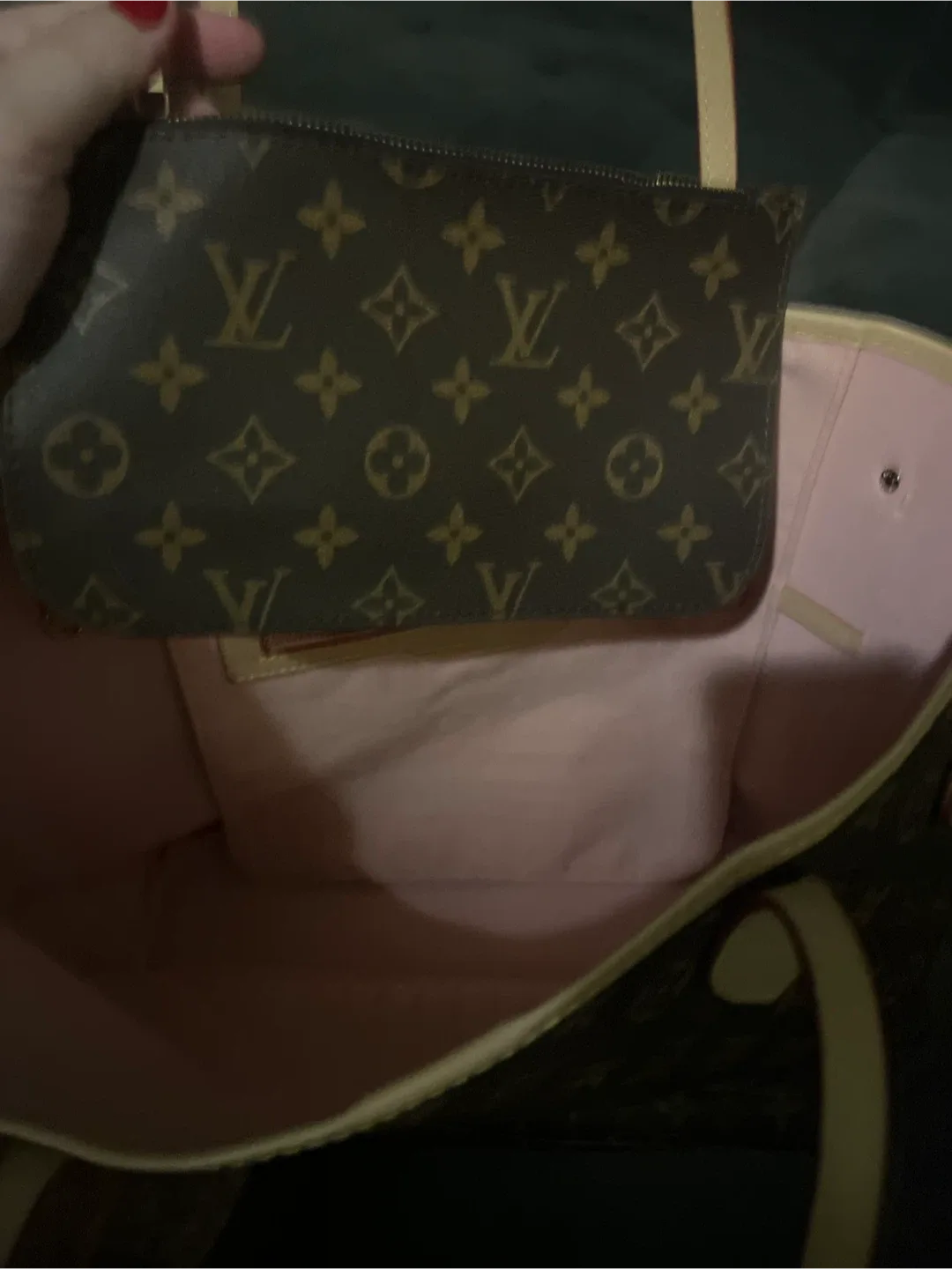 GORGEOUS DESIGNER INSPIRED TOTE & POCHETTE INCLUDED IN PRICE! image indicator(5)