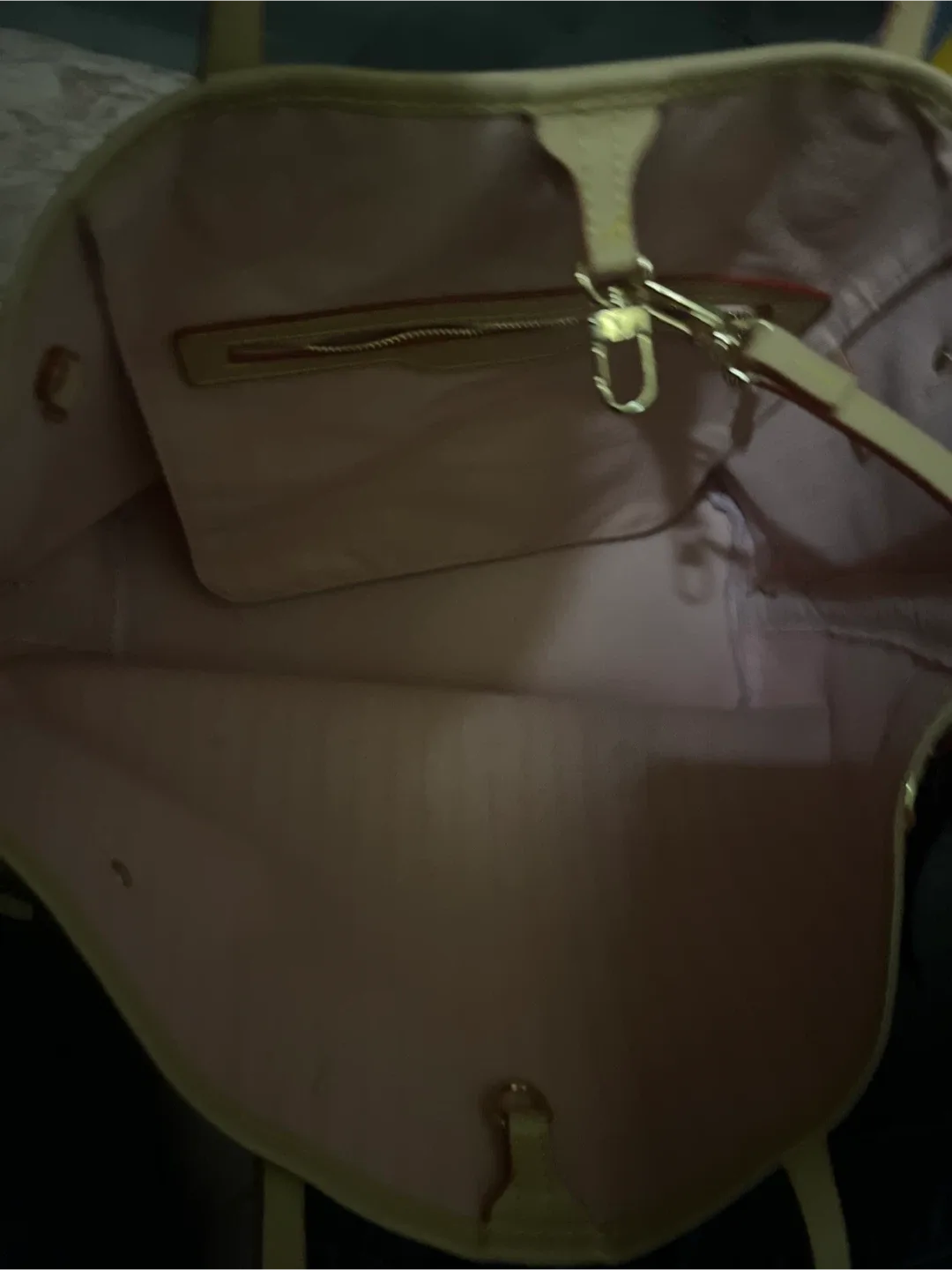 GORGEOUS DESIGNER INSPIRED TOTE & POCHETTE INCLUDED IN PRICE! image indicator(6)