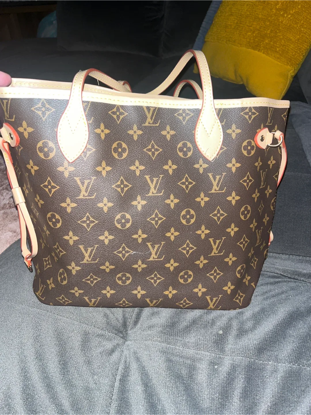 GORGEOUS DESIGNER INSPIRED TOTE & POCHETTE INCLUDED IN PRICE! image indicator(10)