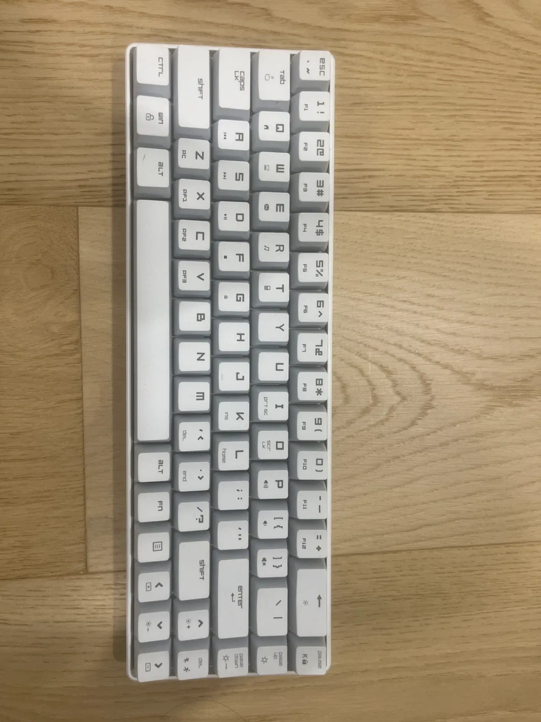 White Mechanical Keyboard thumbnail