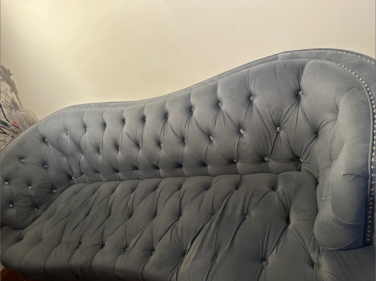 2pices Grey Tufted Velvet Sofa - photo 2