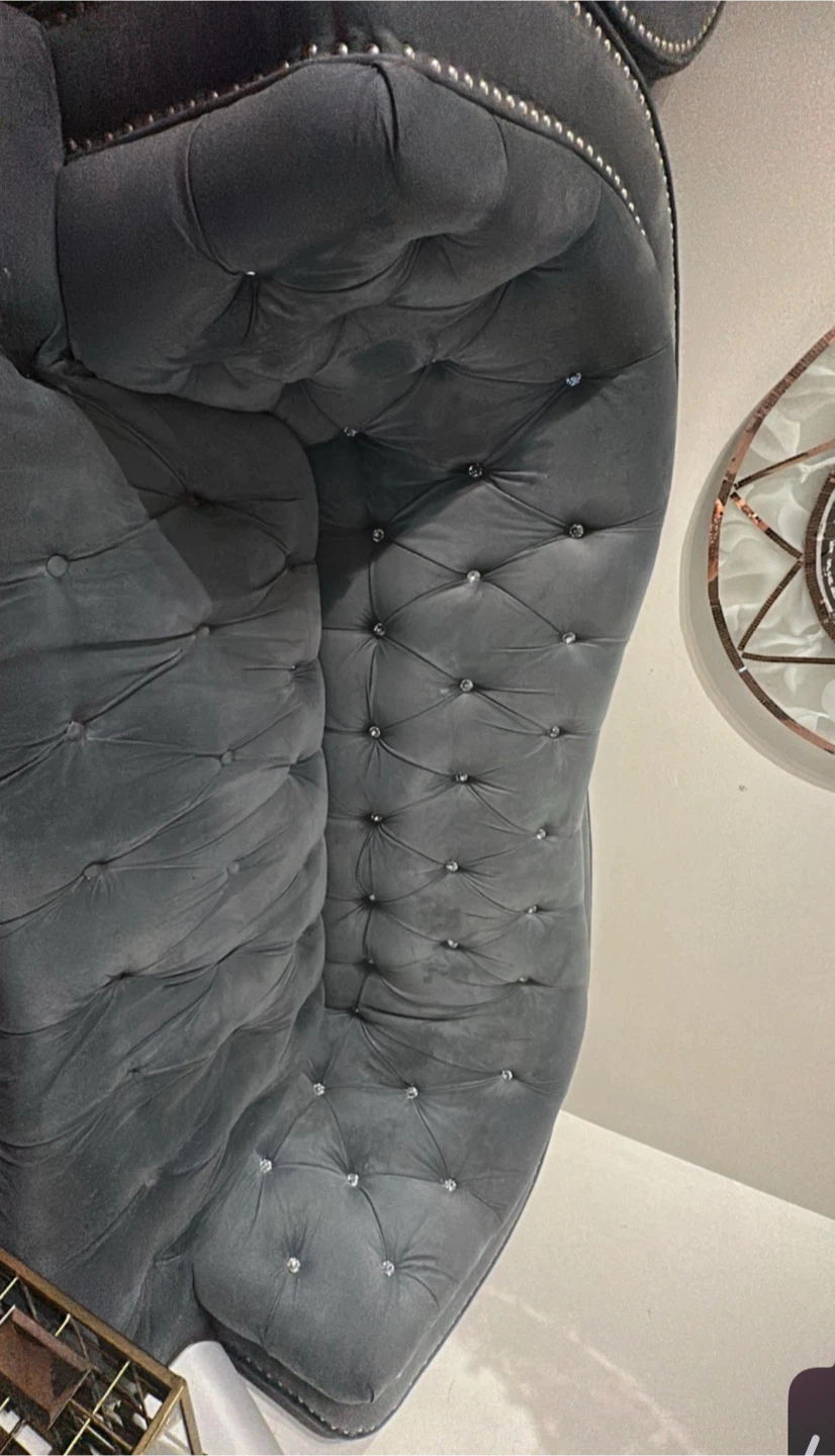 2pices Grey Tufted Velvet Sofa - photo 3