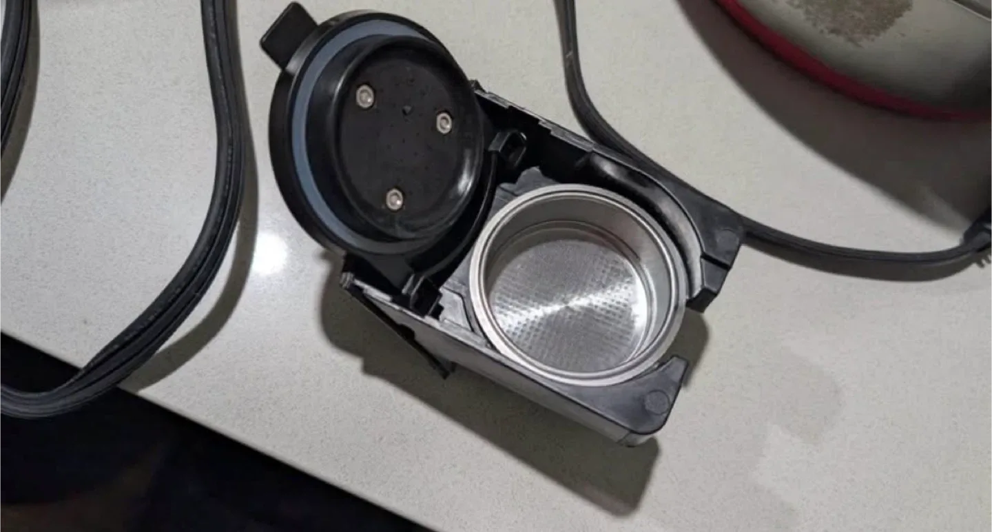 Frigidaire ECMN103-Black Multi-Capsules Espresso Maker image indicator(3)