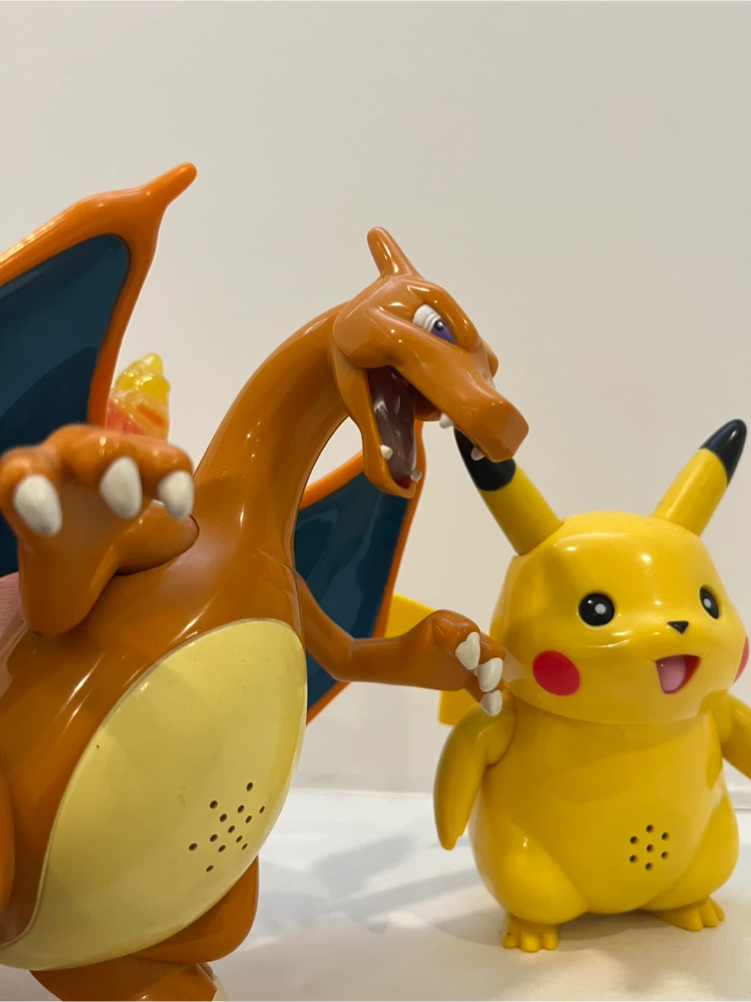 2004 Hasbro Charizard and Pikachu - photo 3