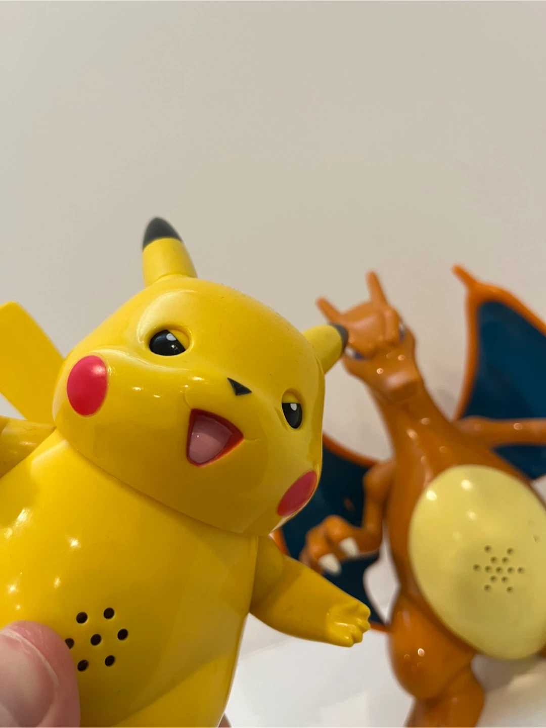 2004 Hasbro Charizard and Pikachu - photo 2