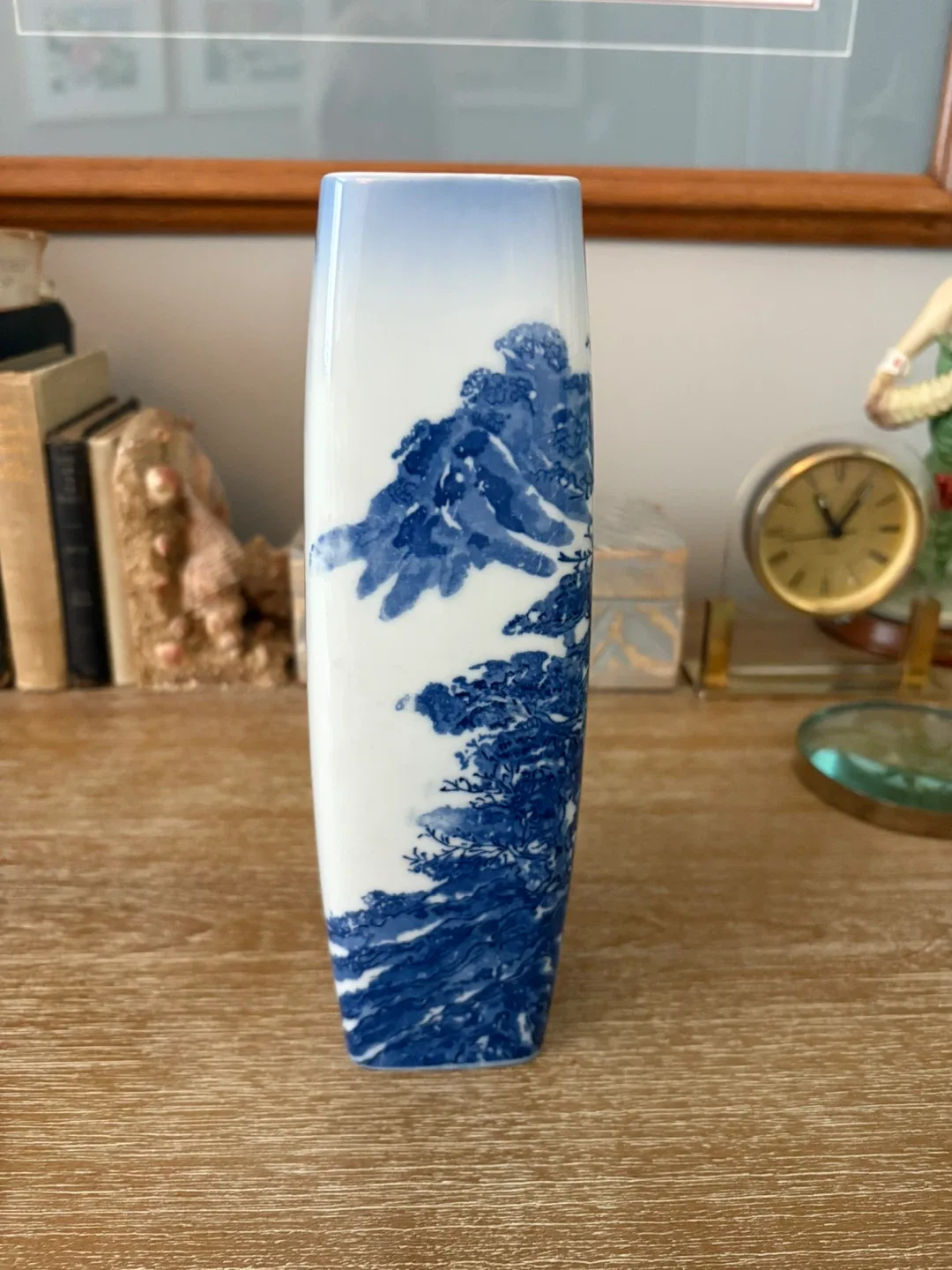Vintage Made in Japan Blue & White Vase image indicator(4)