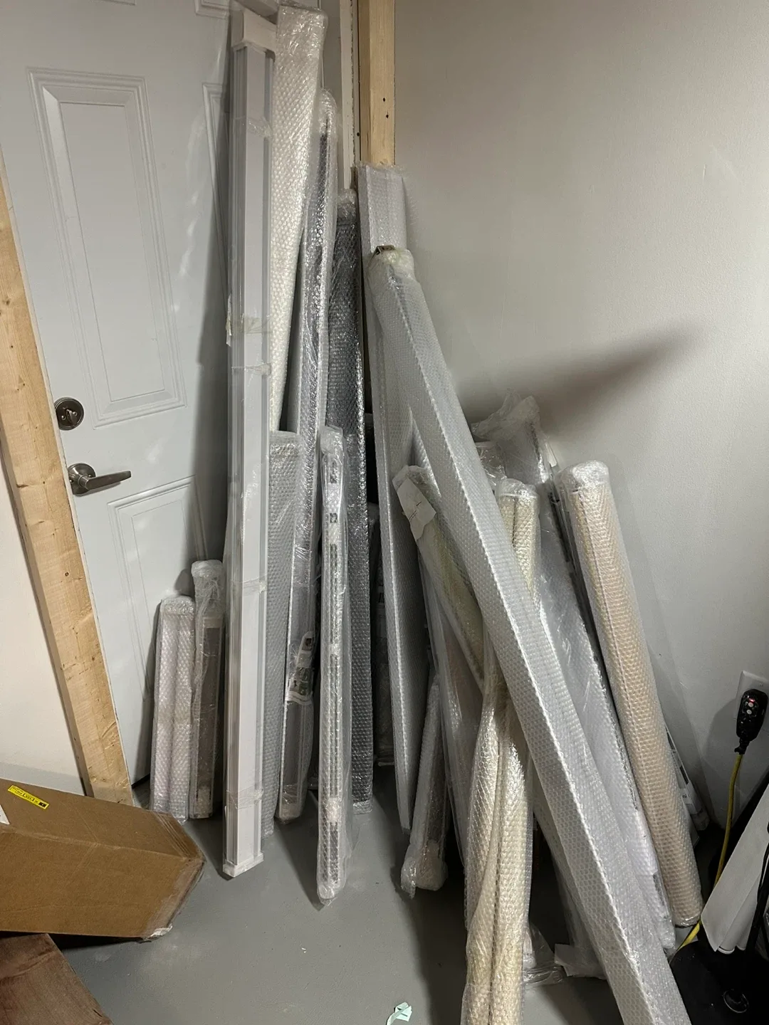 Assorted Window Blinds image indicator(4)