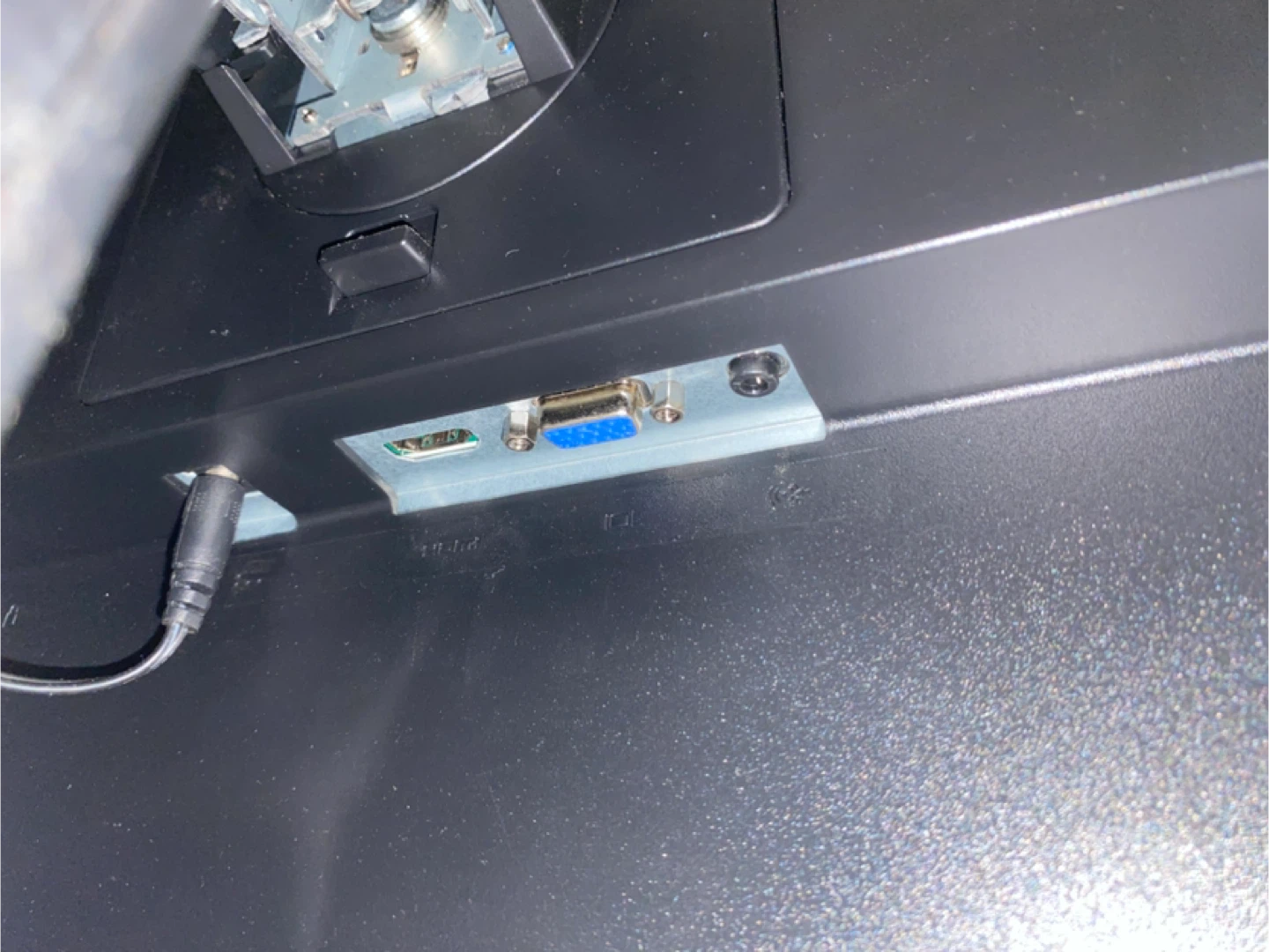 HP Monitor - HDMI, VGA Ports - photo 3