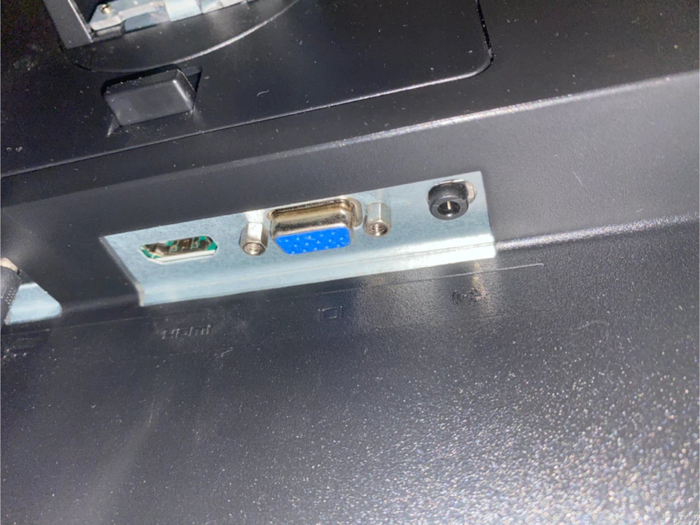 HP Monitor - HDMI, VGA Ports - photo 4