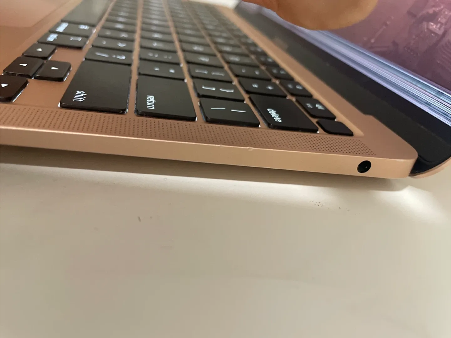 Apple MacBook Air - Broken Screen image indicator(4)