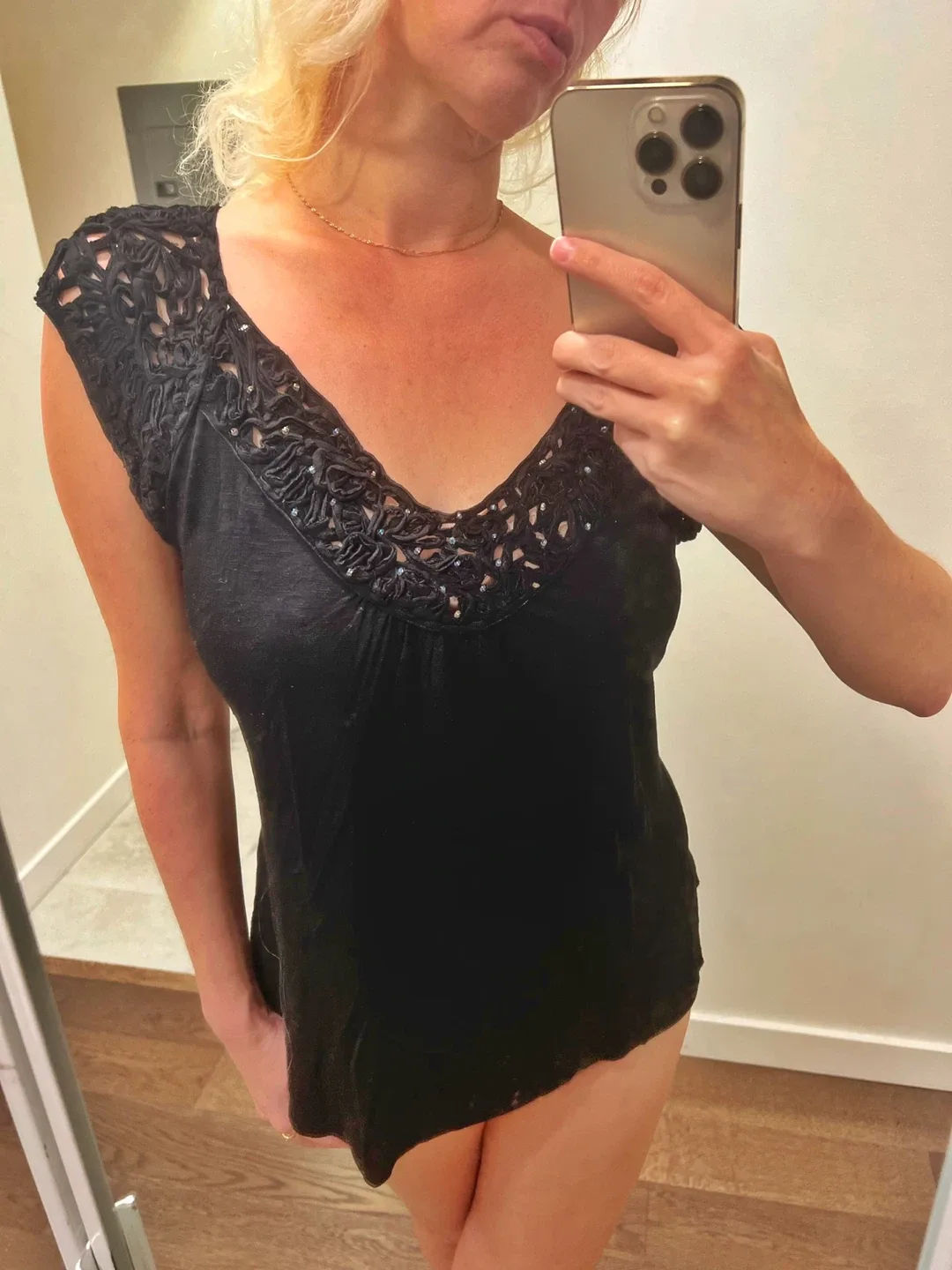 Black top thumbnail