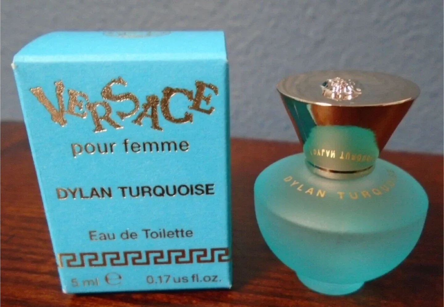 Versace Dylan Turquoise Eau de Toilette (Mini) 5ml thumbnail