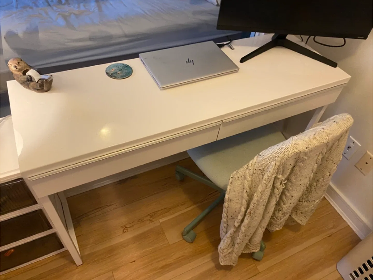 IKEA BESTA BURS White Desk image indicator(4)