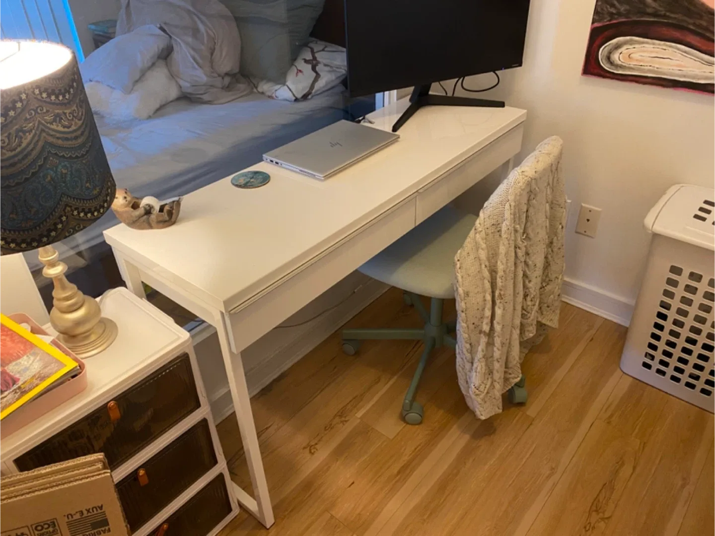 IKEA BESTA BURS White Desk image indicator(3)