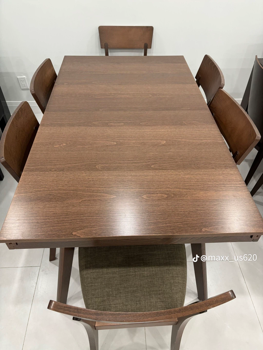 Extendable Dining Table with 6 Chairs