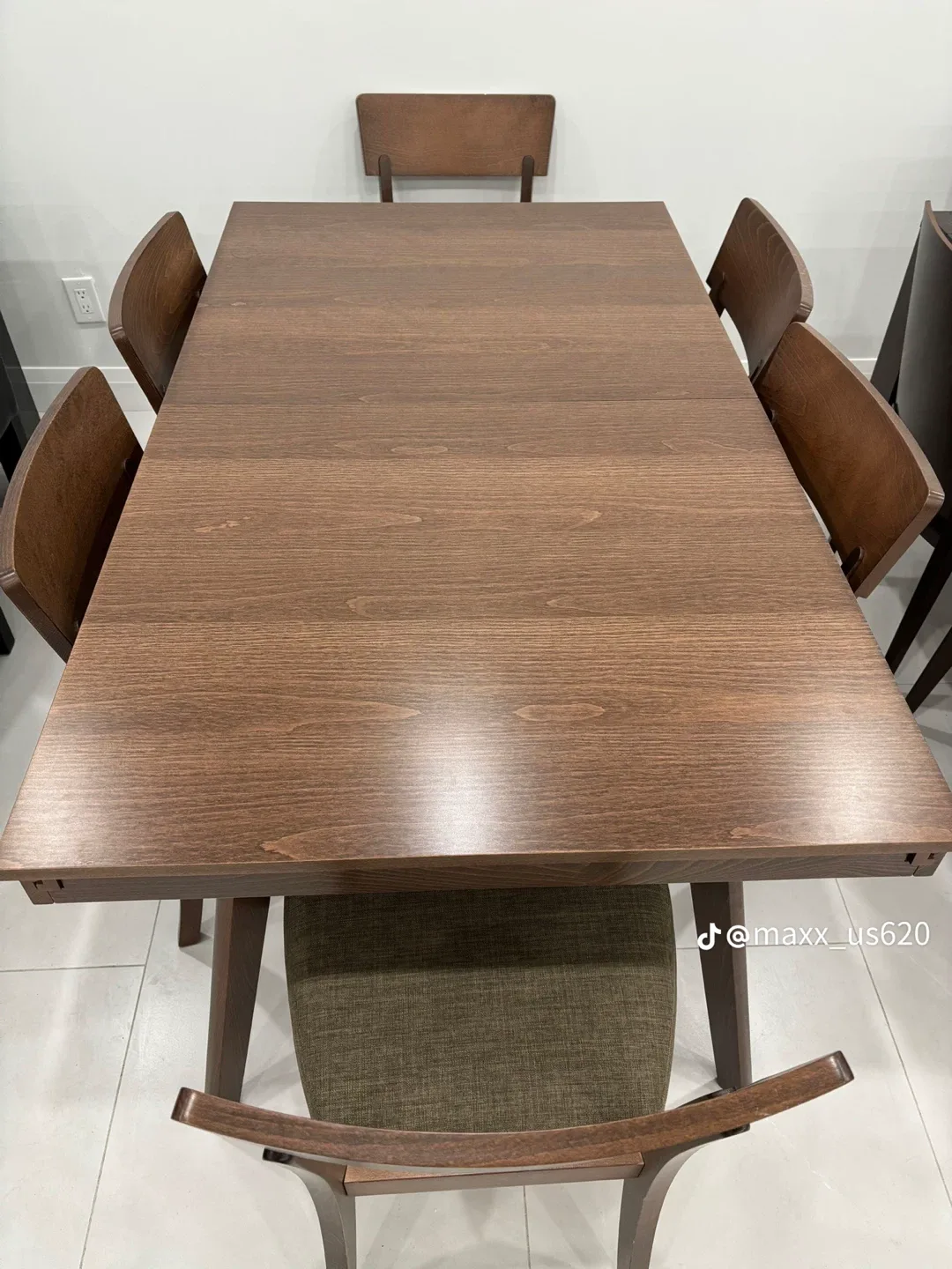 Extendable Dining Table with 6 Chairs thumbnail