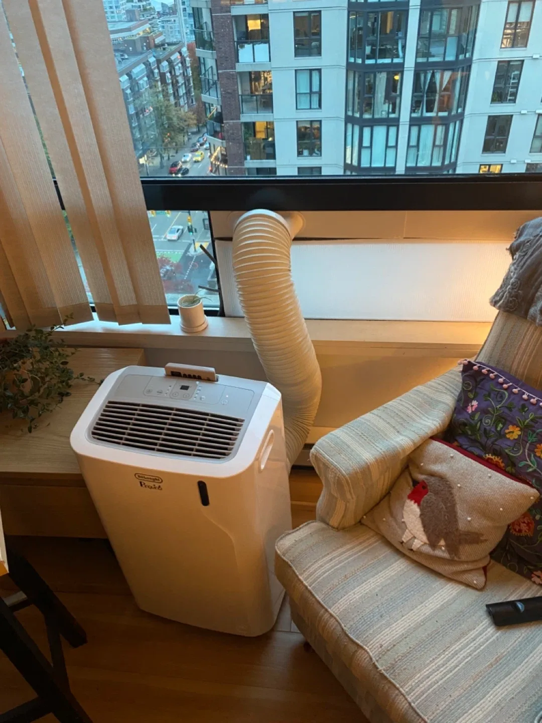 DeLonghi Pinguino Portable Air Conditioner image indicator(2)