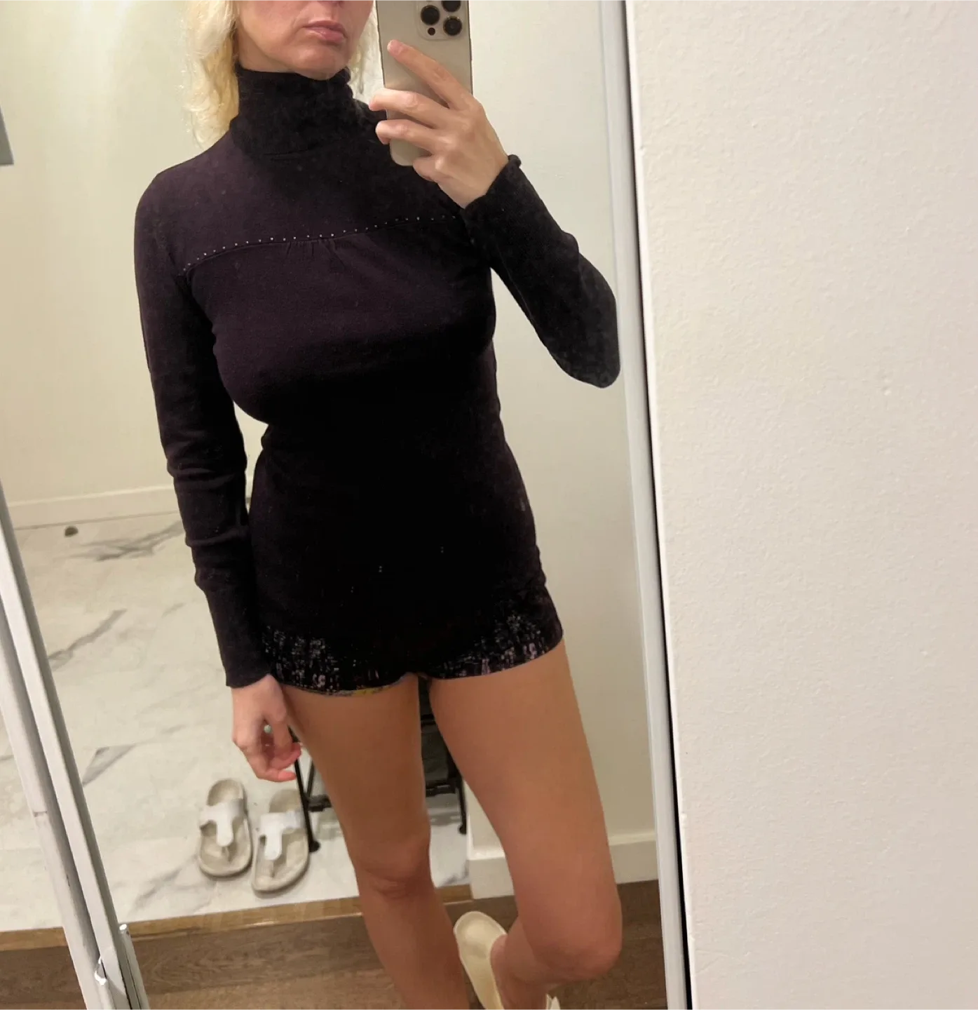 3$ Long sleeve tees and sweaters image indicator(6)