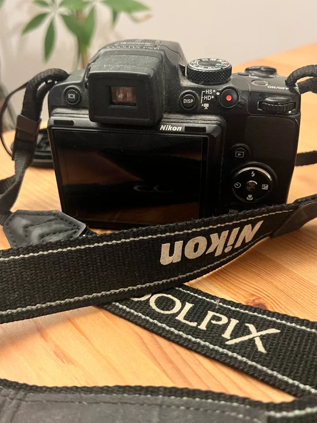 Nikon COOLPIX P500 Digital Camera - 12.1 Megapixels image indicator(4)