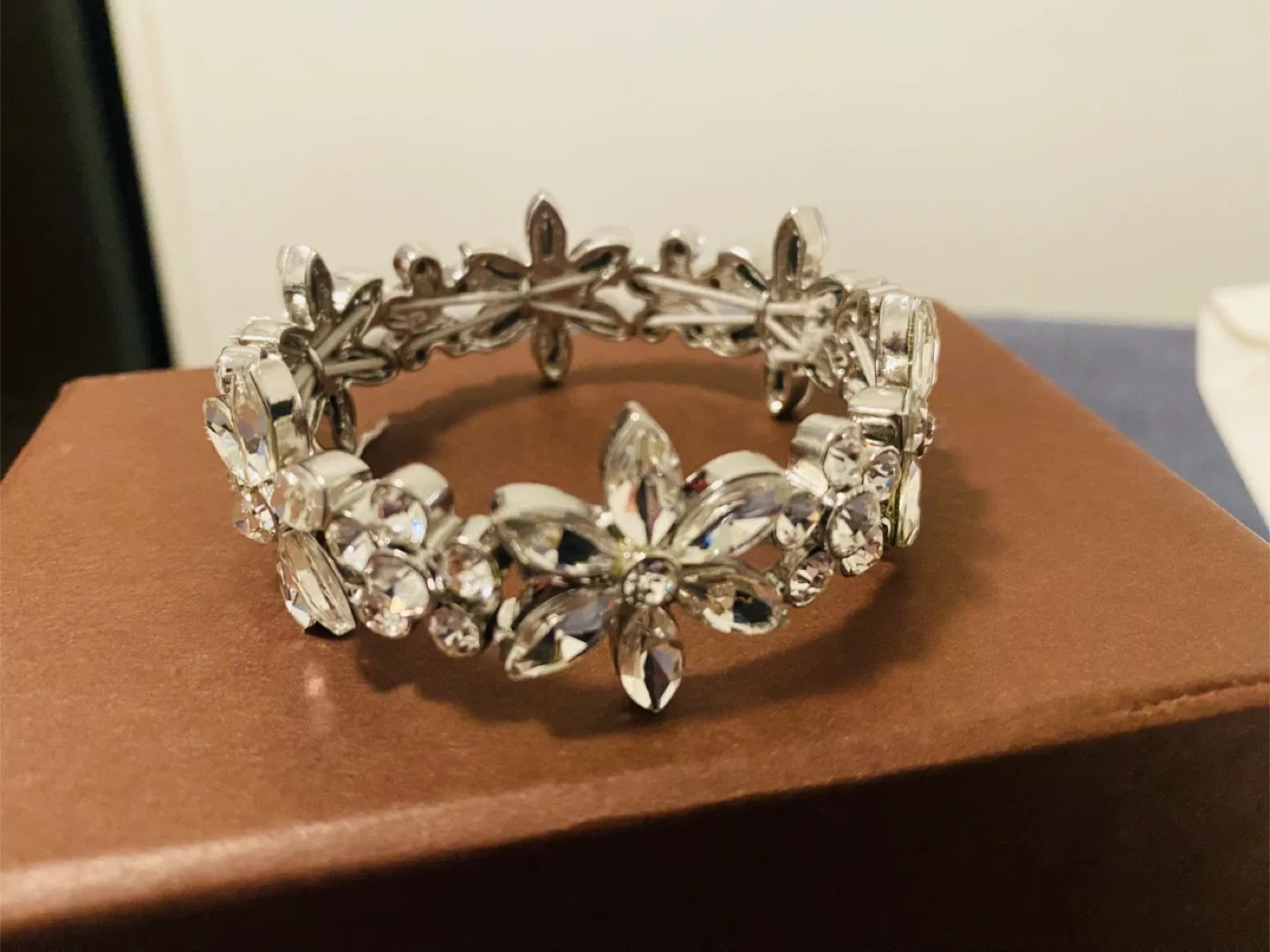 New Silver Tone  Flower Stretch Bracelet thumbnail