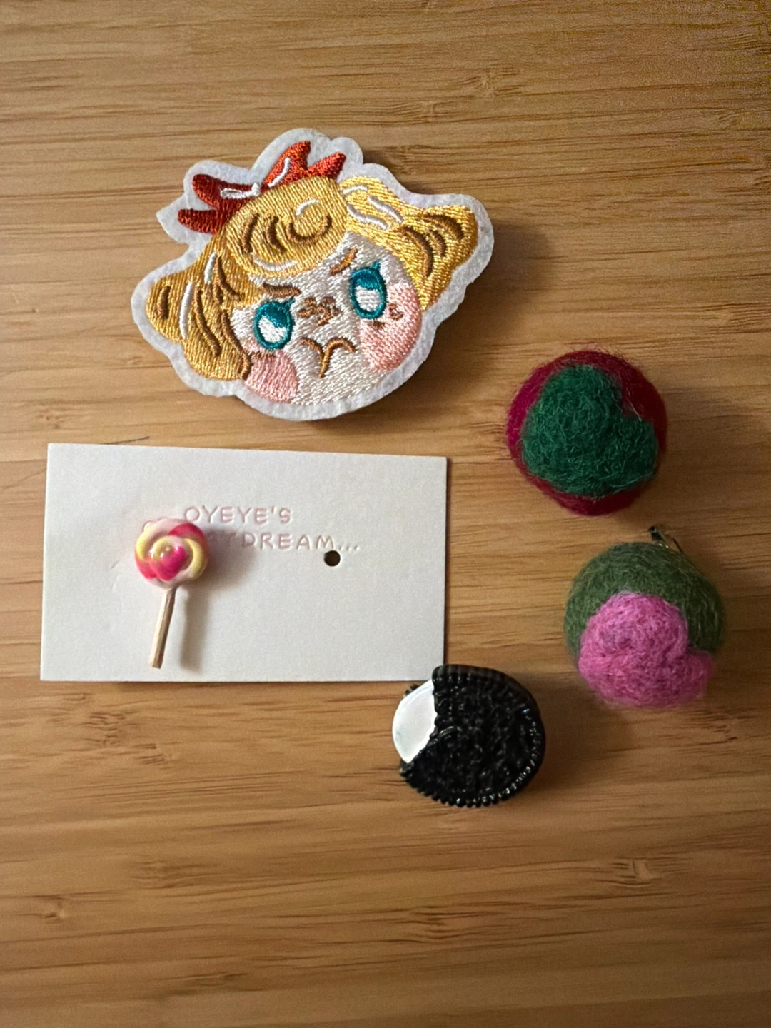 Assorted Pins（5)