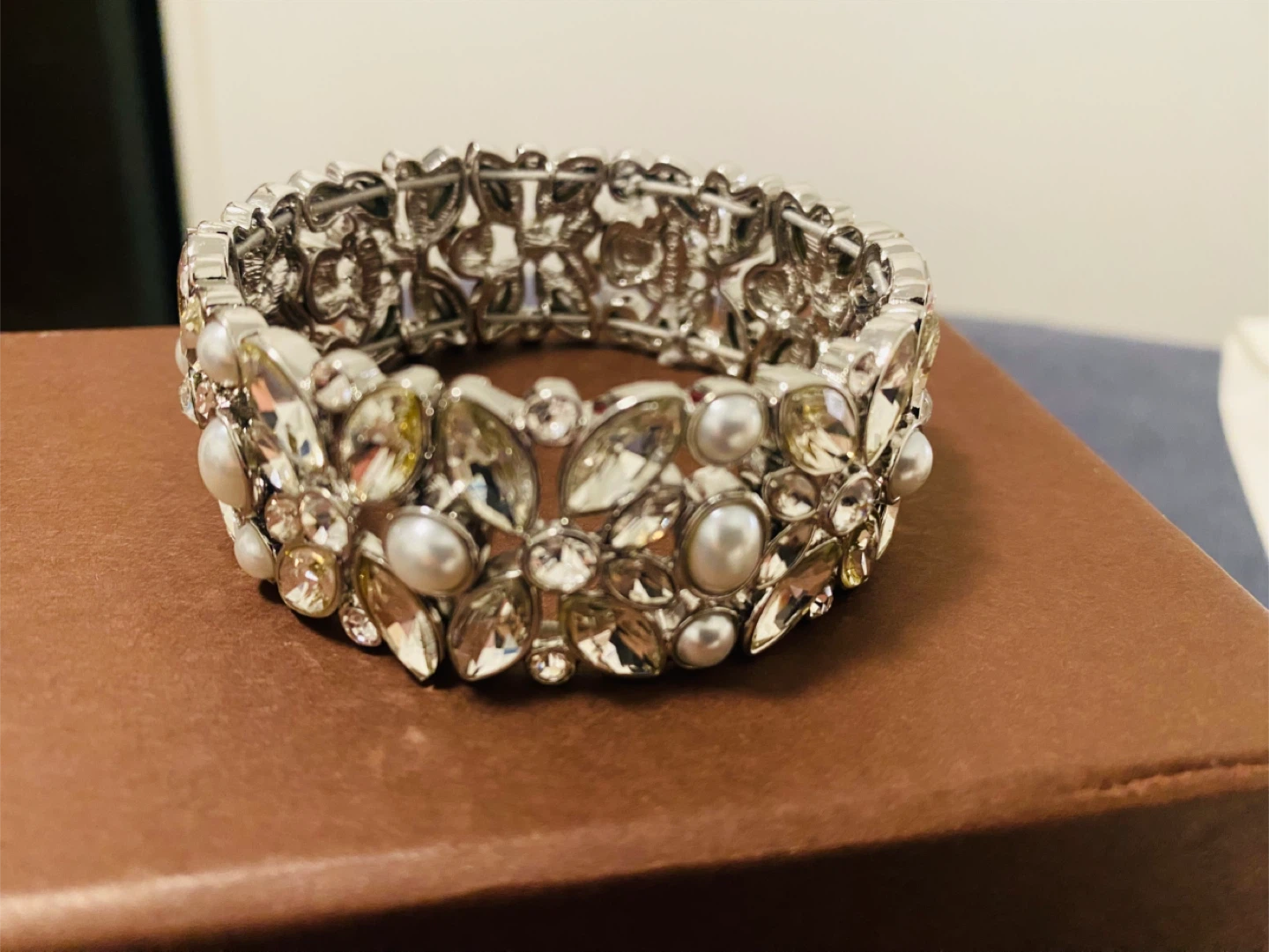 New Rhinestone and Pearl Stretch Bracelet