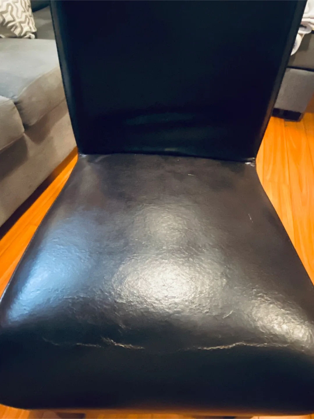 Glass Dining Table with 6 Black Leather Chairs image indicator(5)