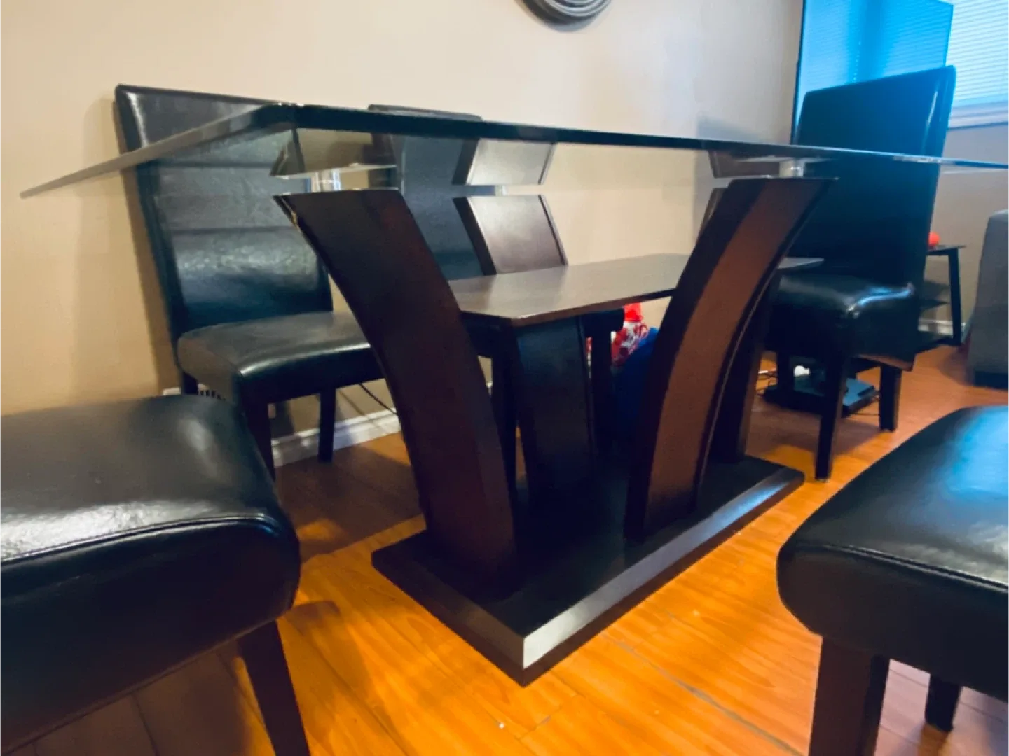 Glass Dining Table with 6 Black Leather Chairs image indicator(7)