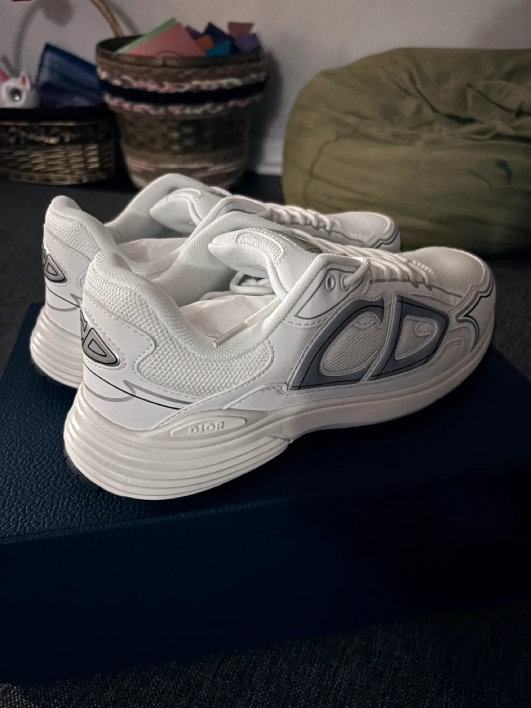 Dior b30 size 9.5 image indicator(2)