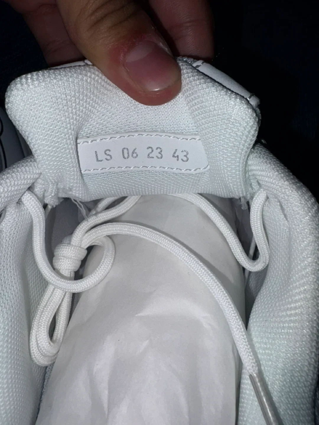 Dior b30 size 9.5 image indicator(3)