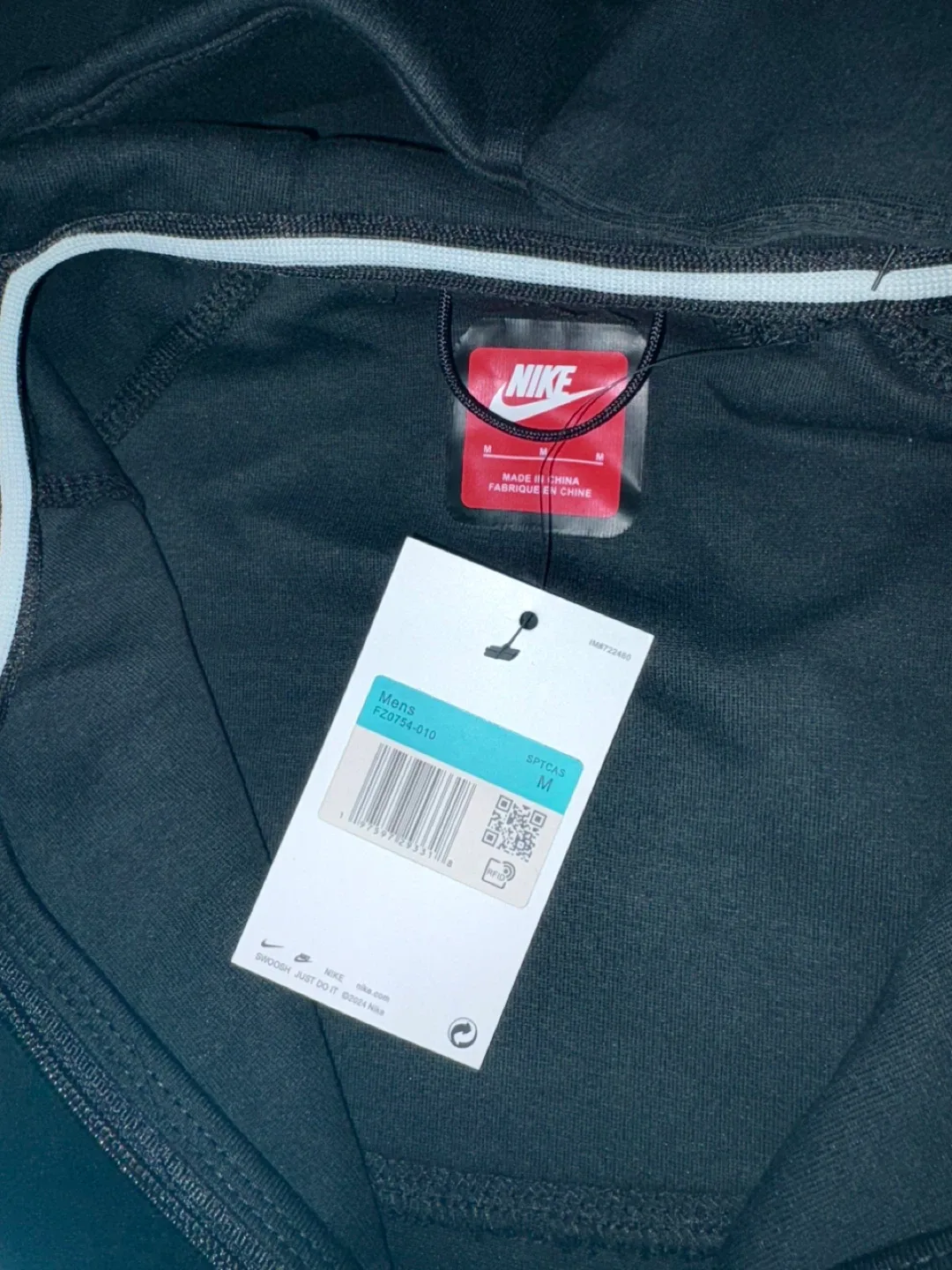 Reflective Nike tech size small men’s image indicator(4)