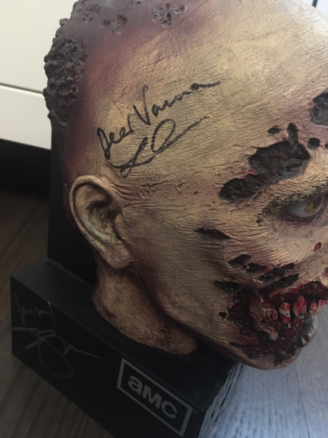 The Walking Dead Blu-Ray Set Zombie head personalized autographs - photo 2
