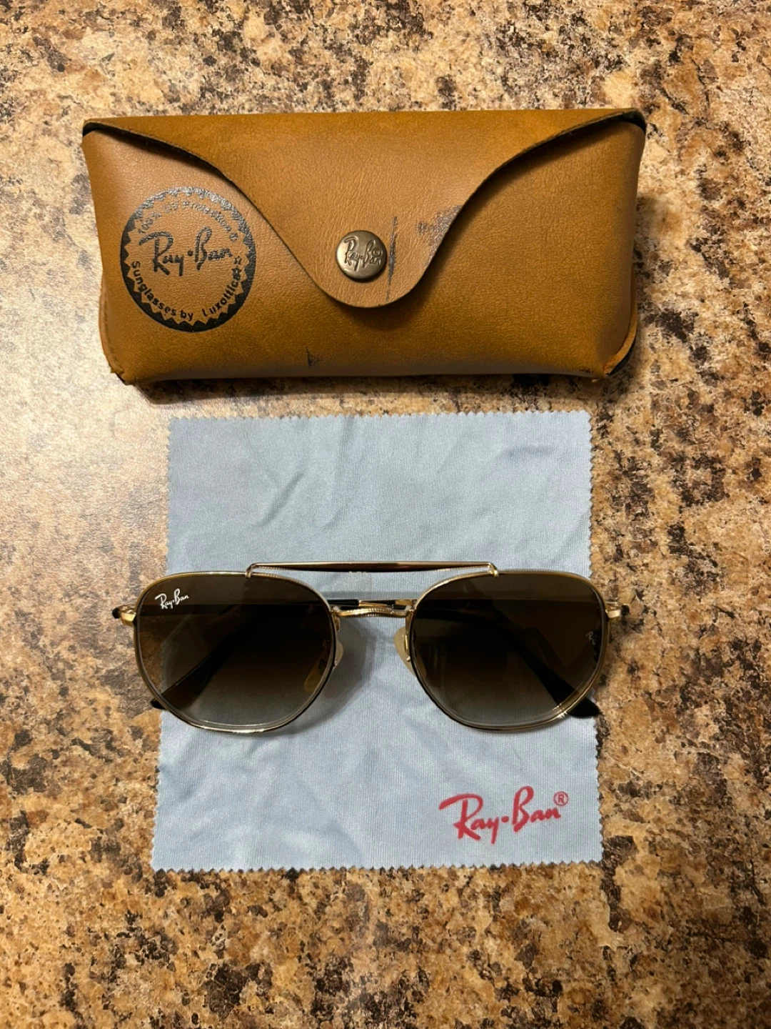 Ray-Ban Sunglasses with Case - photo 2
