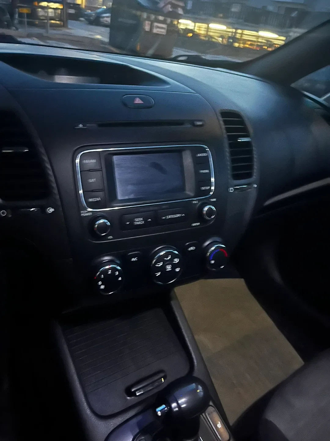 2015 Kia Forte - White Sedan image indicator(4)