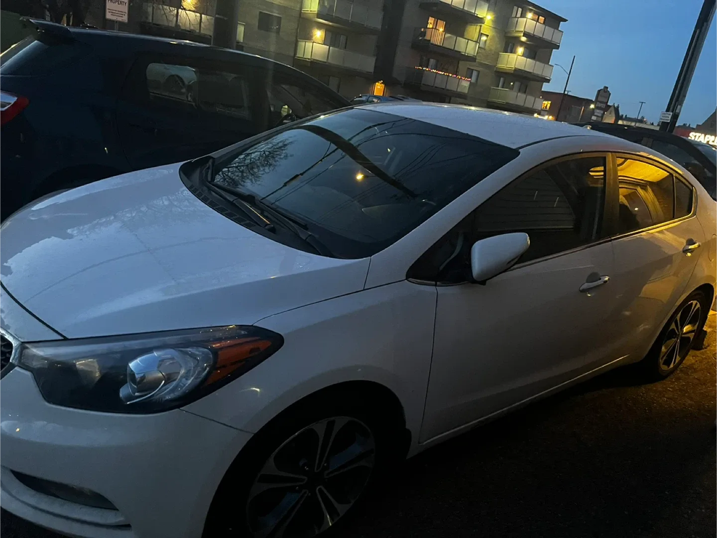 2015 Kia Forte - White Sedan image indicator(5)