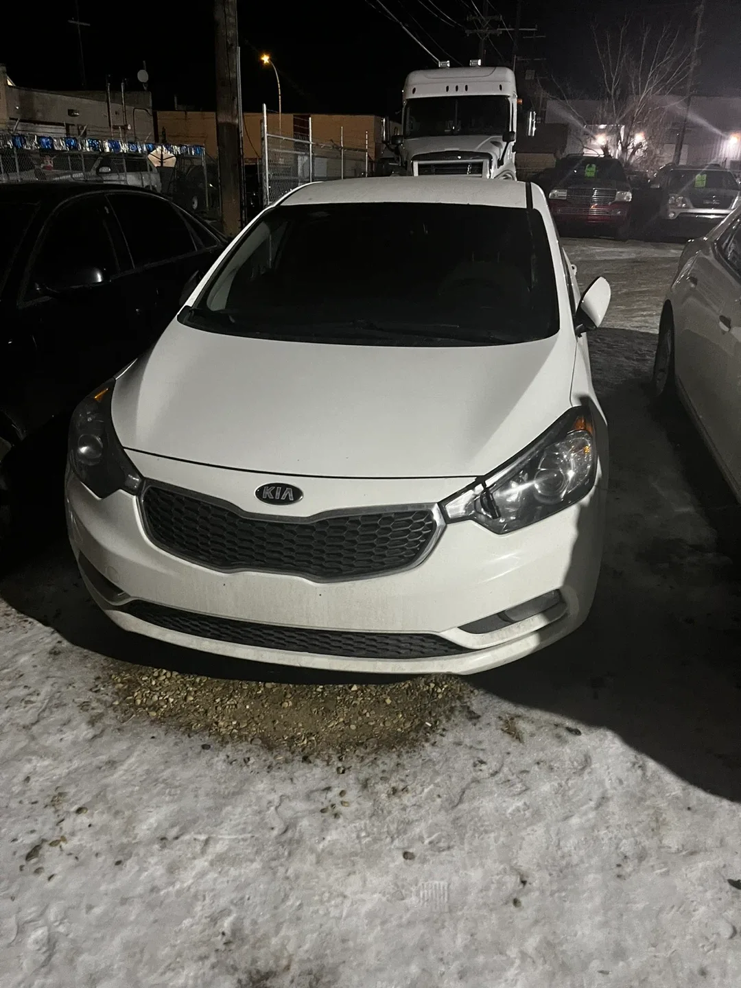 2015 Kia Forte - White Sedan image indicator(7)