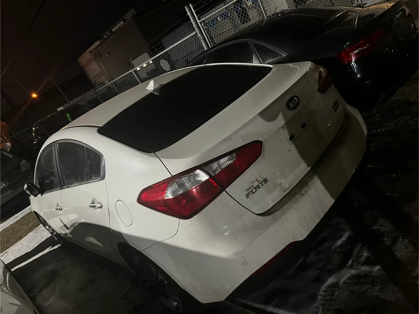 2015 Kia Forte - White Sedan image indicator(9)