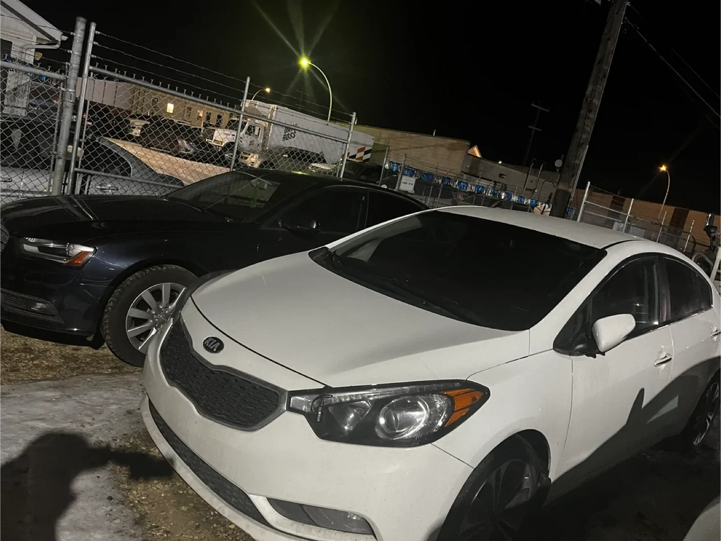 2015 Kia Forte - White Sedan image indicator(8)