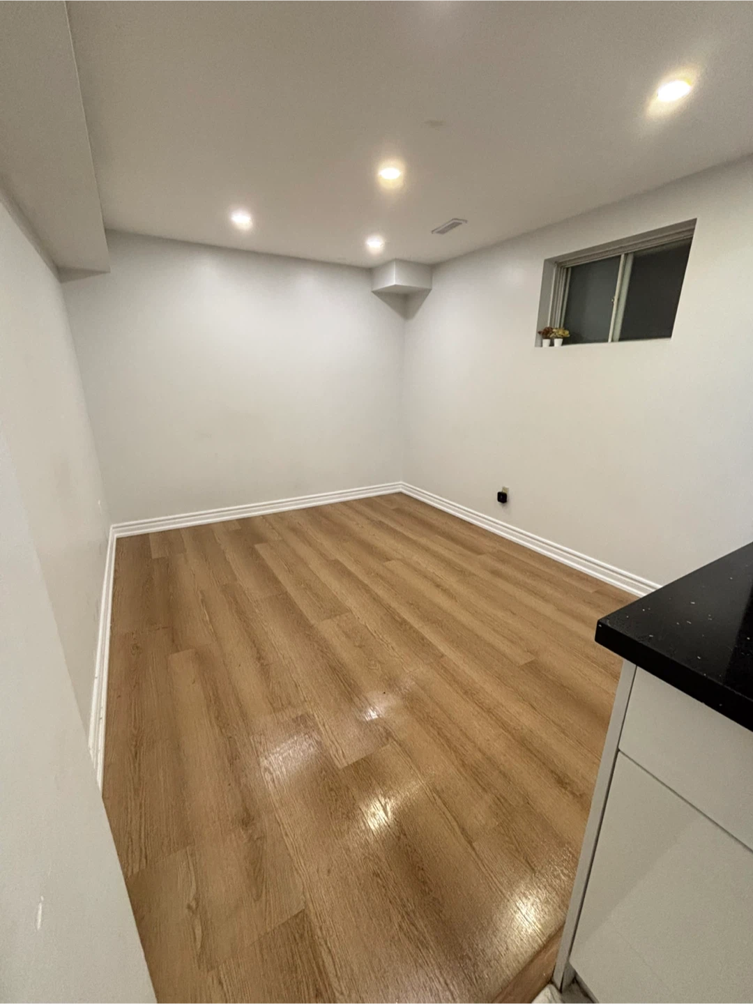 2 bedroom 1 bathroom separate basement apartment - photo 4