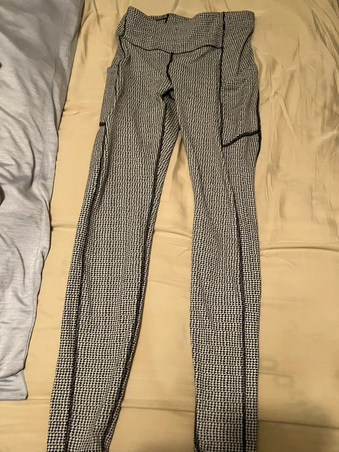 Lululemon Houndstooth Leggings - Size 6 thumbnail
