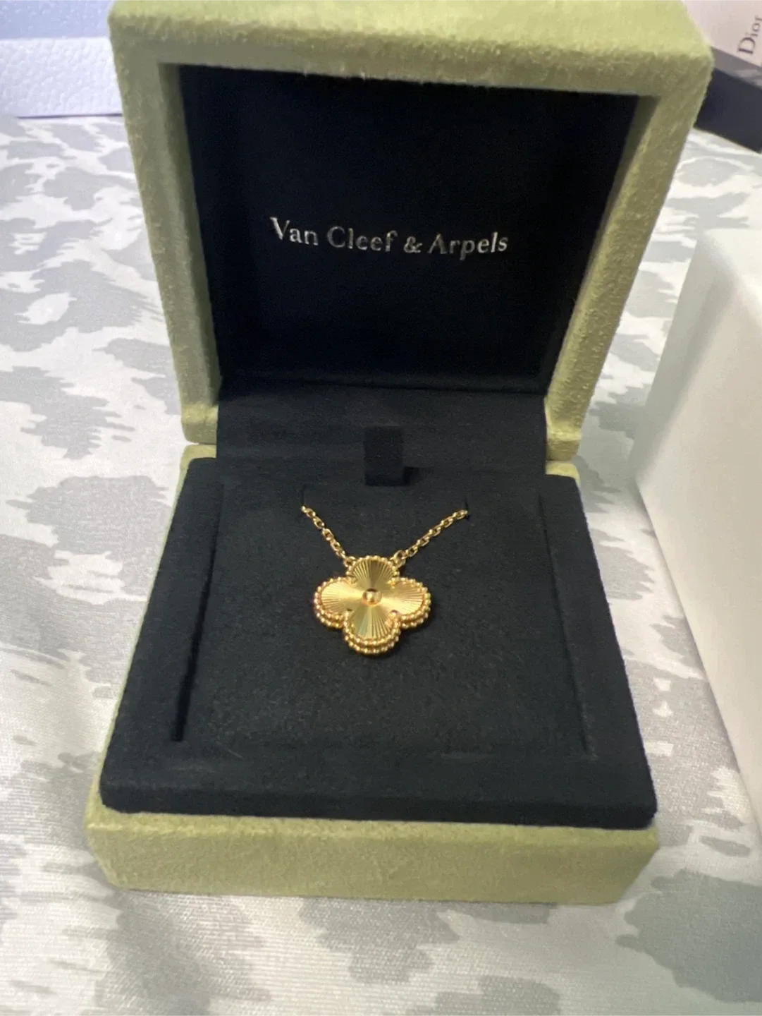 Van Cleef & Arpels Alhambra Necklace image indicator(2)