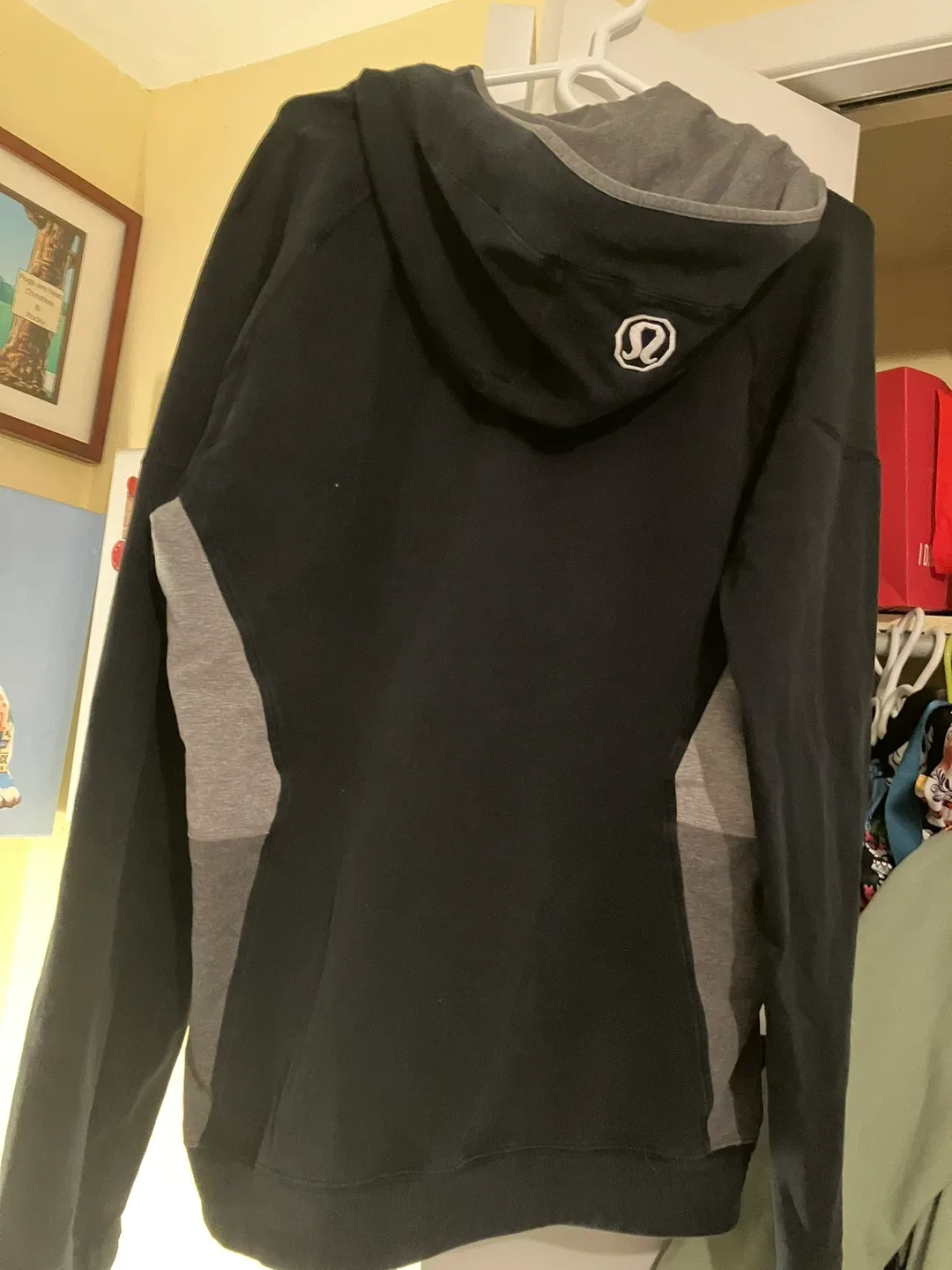 Lululemon Black & Grey Hoodie - Size L image indicator(2)