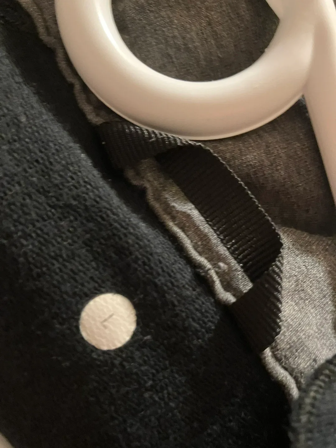 Lululemon Black & Grey Hoodie - Size L image indicator(3)