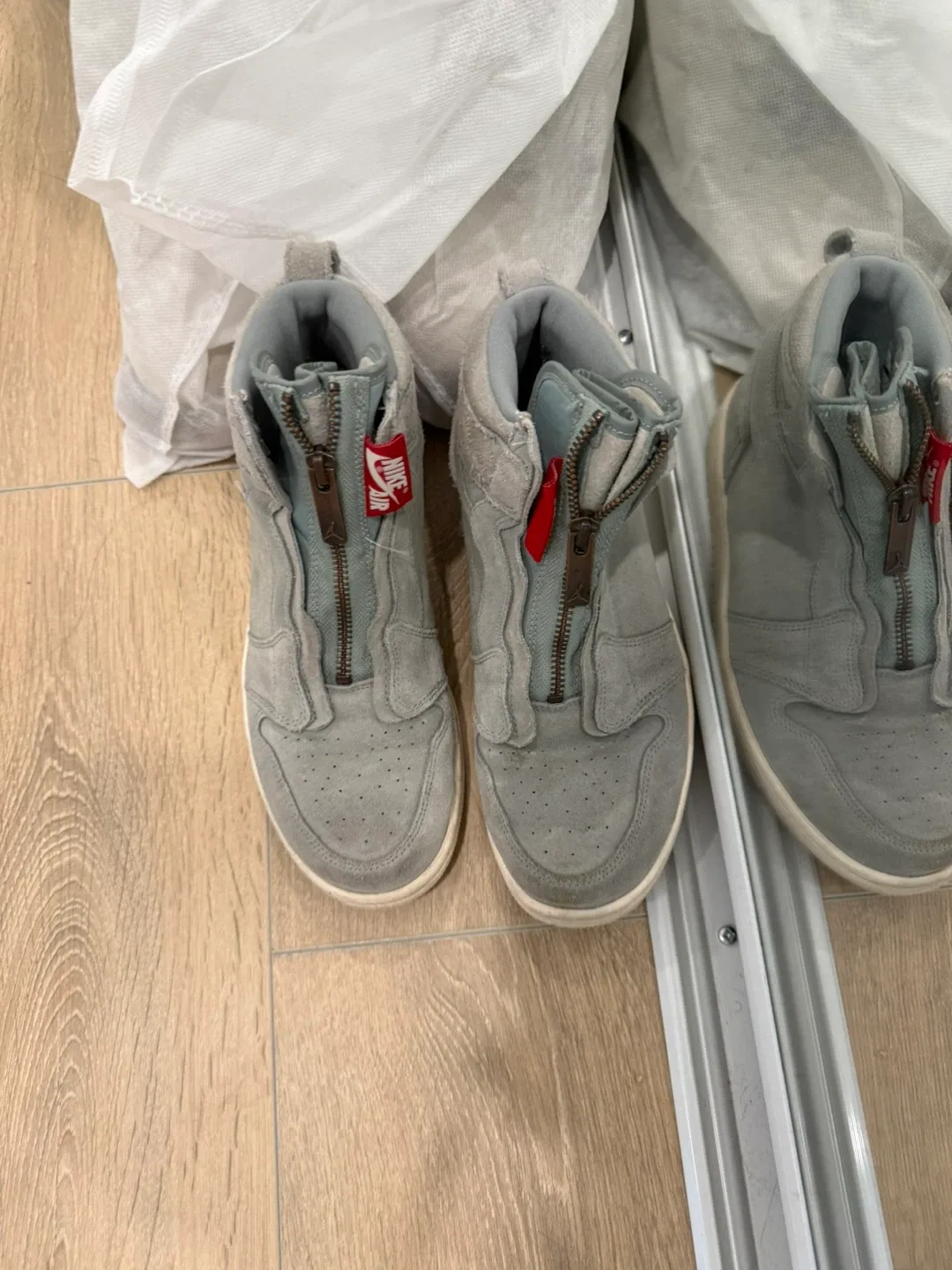 Nike Air Jordan 1 High Zip Grey thumbnail