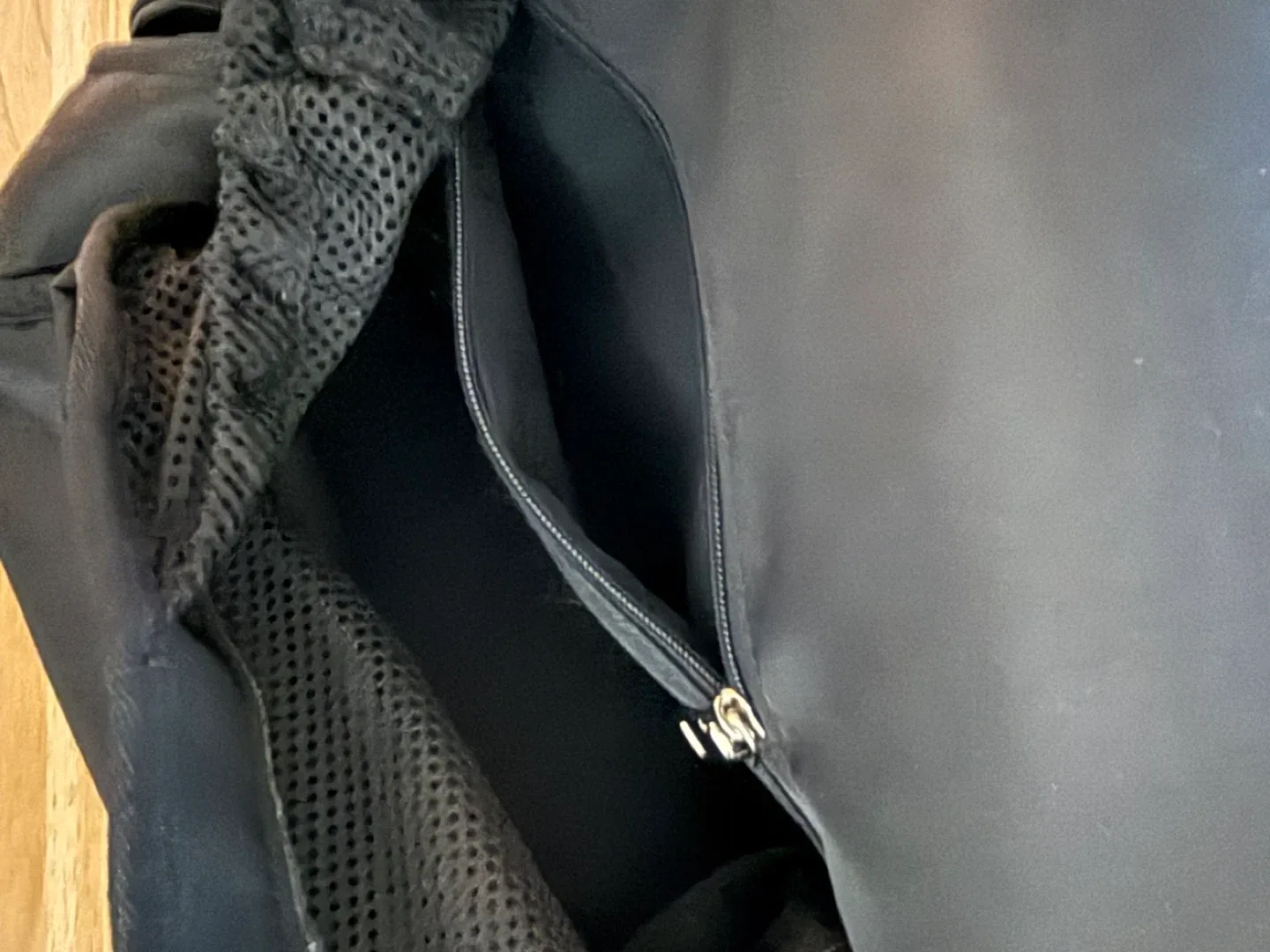 Sleek Black Pet Sling Carrier image indicator(4)