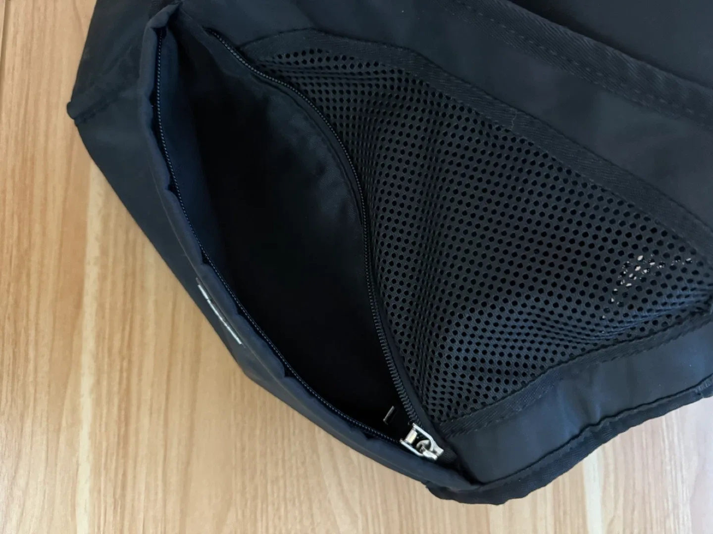 Sleek Black Pet Sling Carrier image indicator(3)