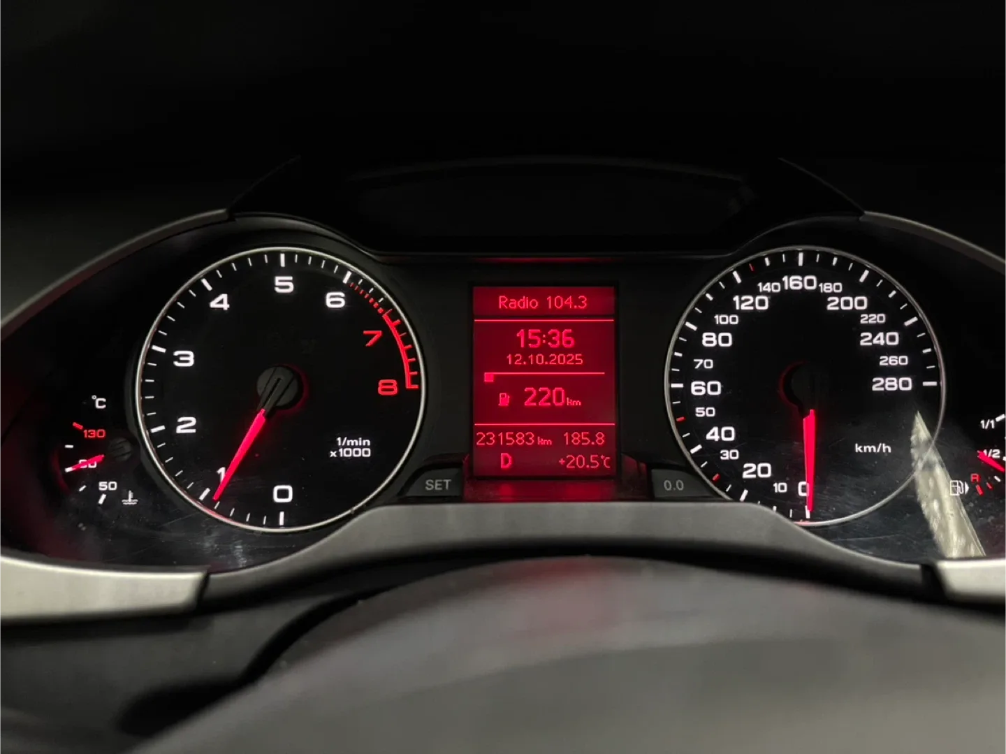 Audi A4 Sedan - Grey image indicator(10)