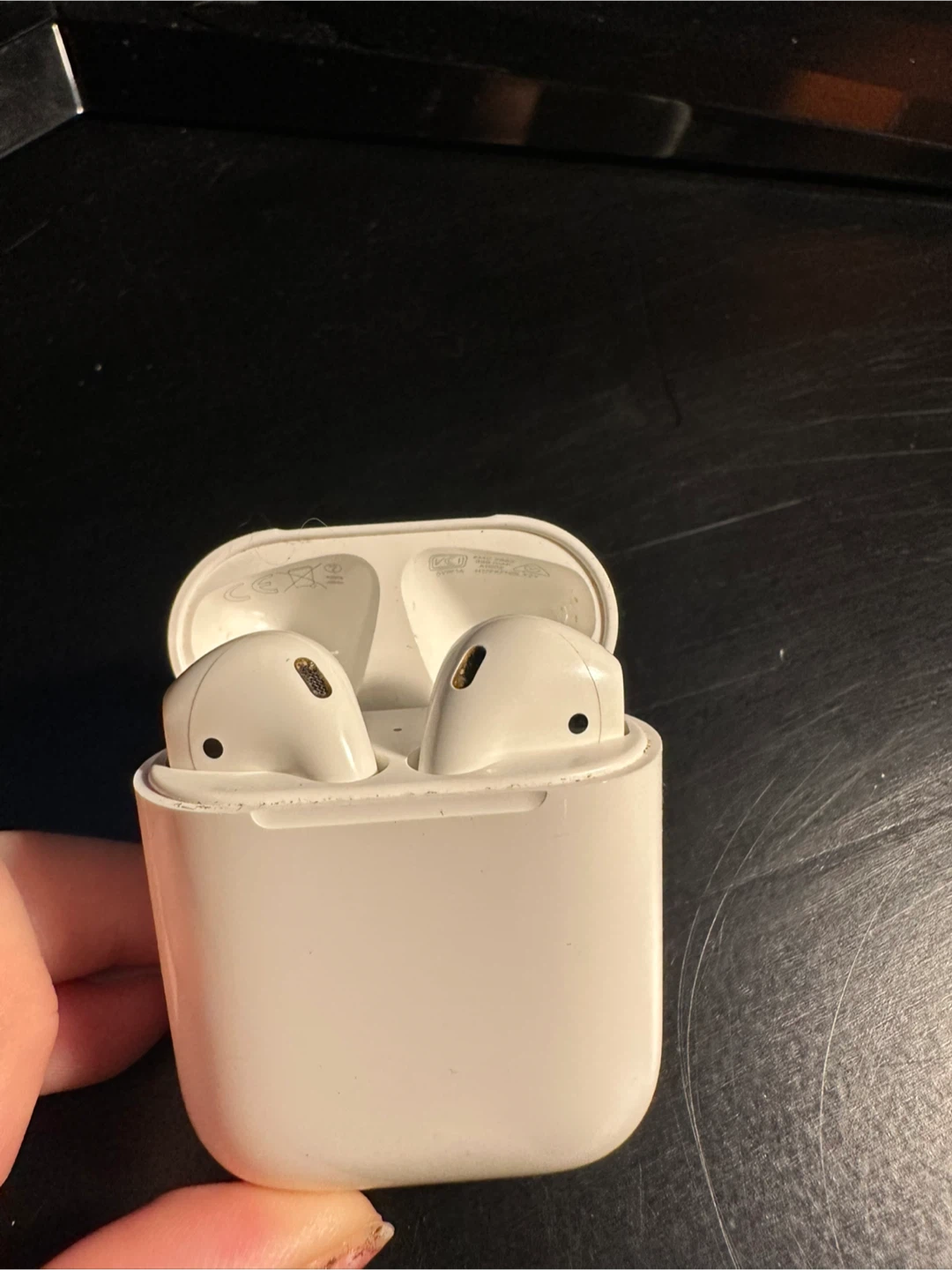 Apple AirPods 2nd Generation - photo 3