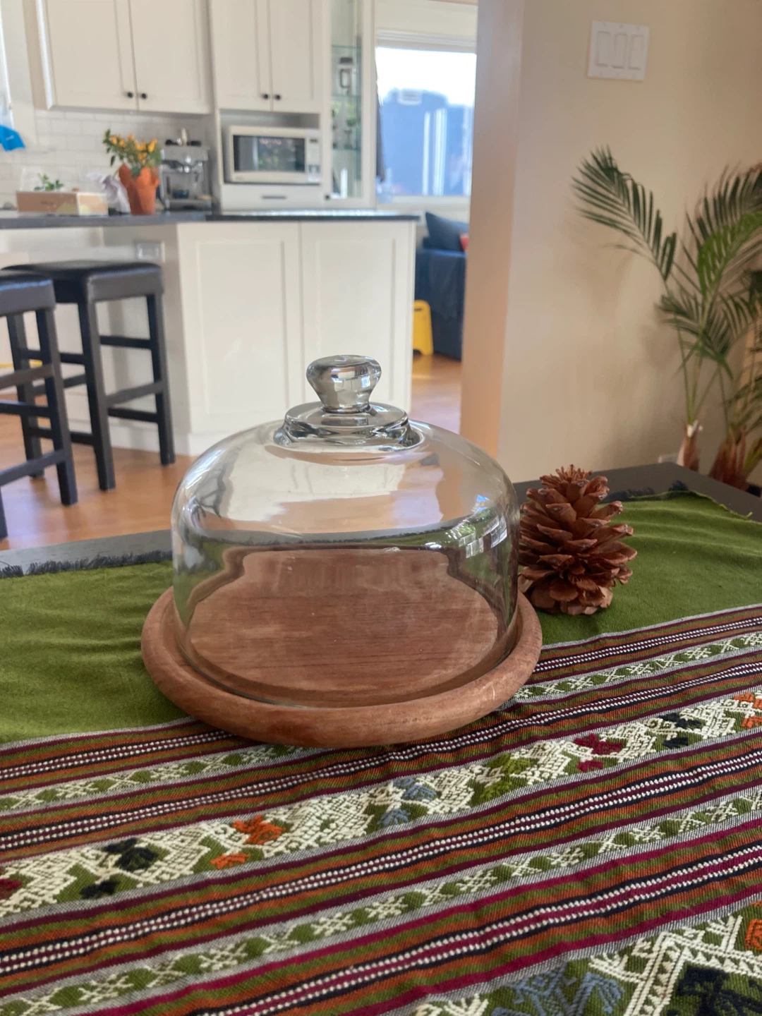 Glass cloche with wooden base - photo 2